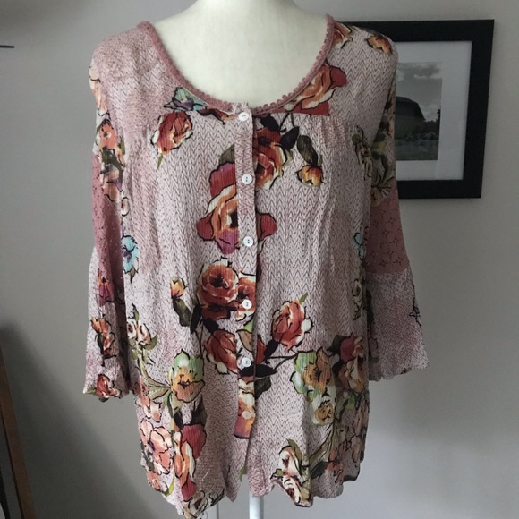 Pink lace and floral blouse - Picture 3 of 5